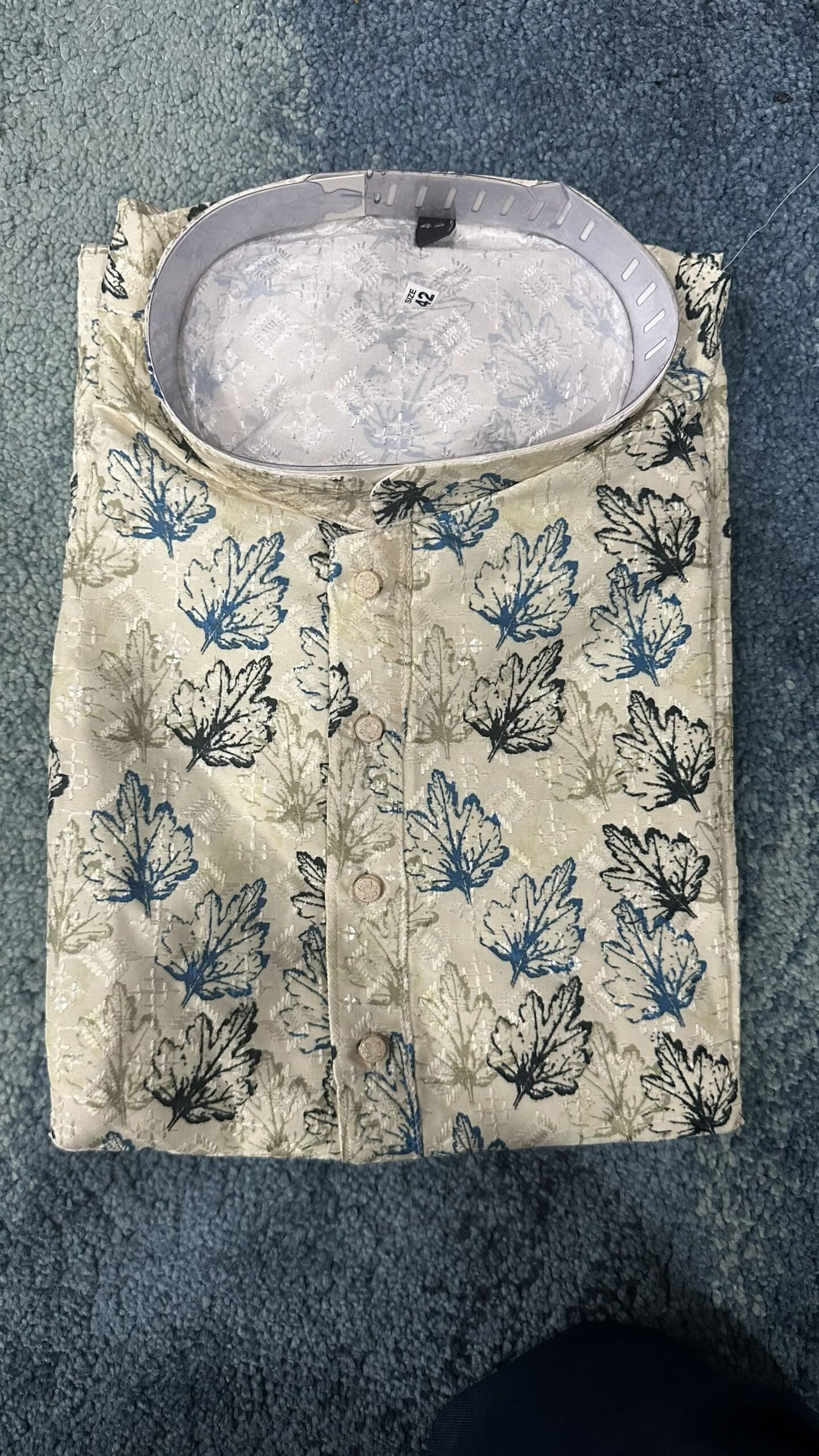 White Maple Leaves Printed Kurta - Image 2